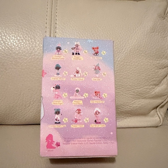 POP MART LIL PEACH RIOT Sleep Over - Picture 3 of 5